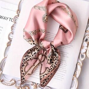 Silk-Look Pink Leopard Chain Print Scarf